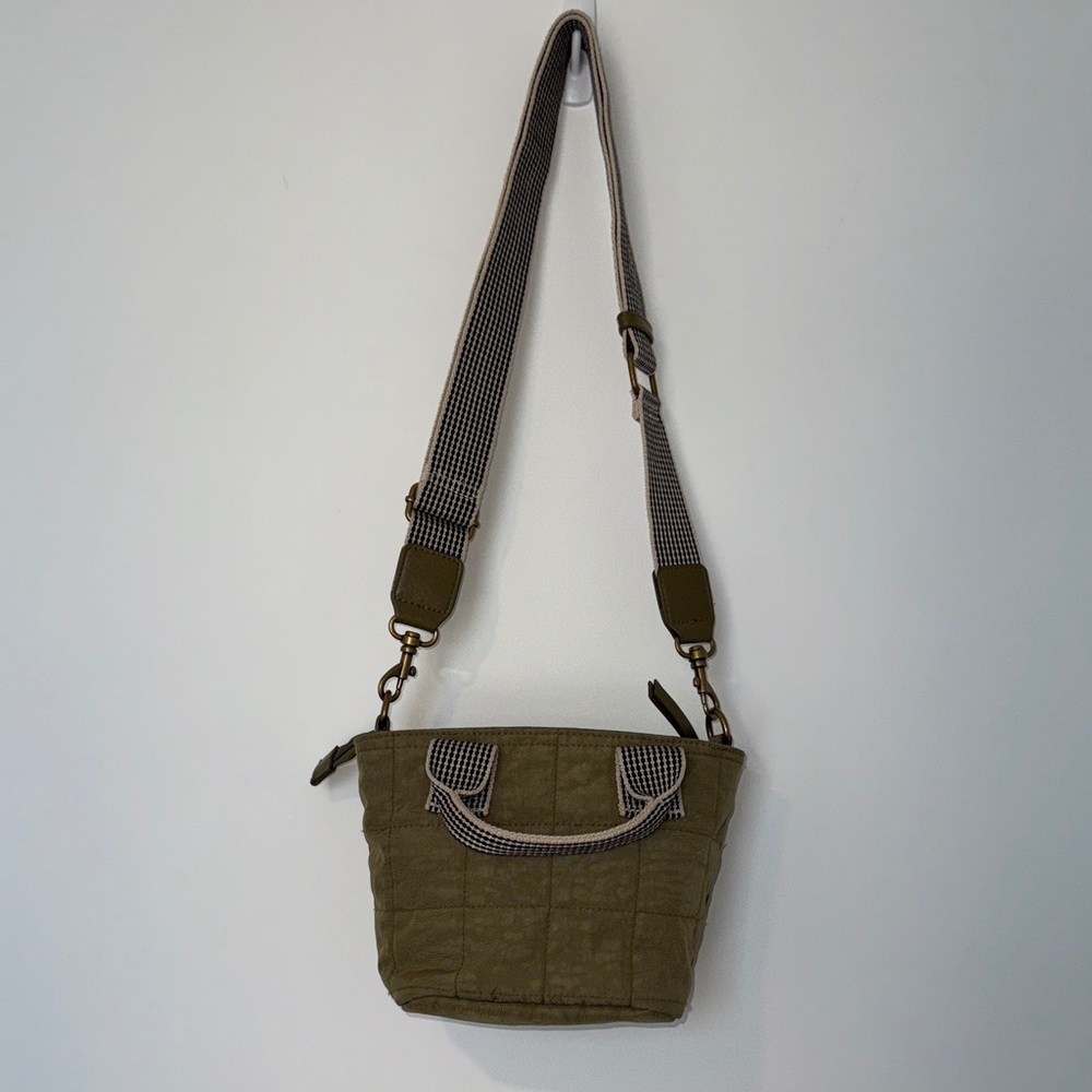 Universal Thread Green Quilted Crossbody Bag